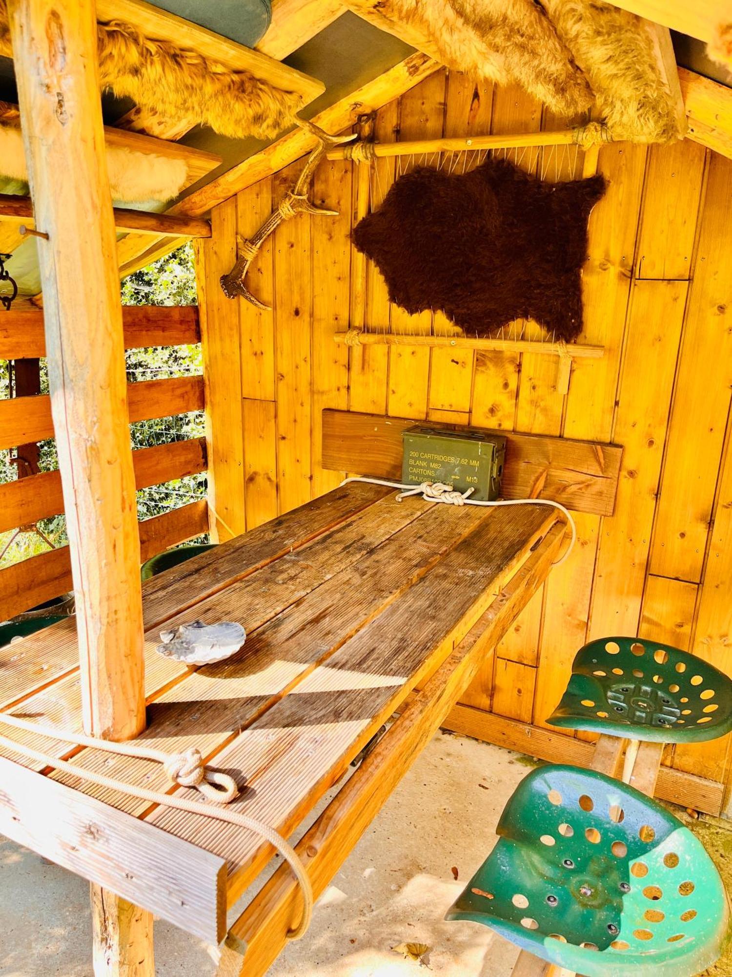 La Cabane Perchee Du Trappeur Écrainville Eksteriør bilde