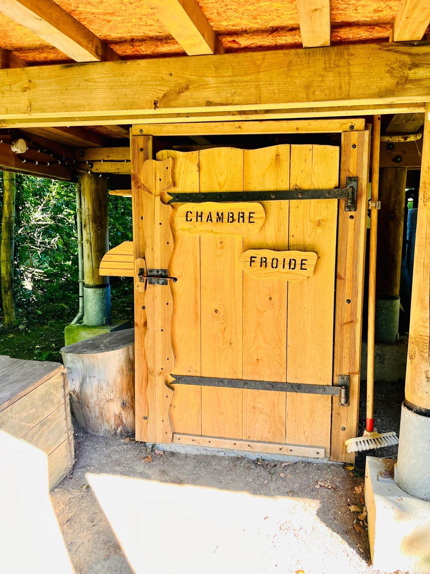 La Cabane Perchee Du Trappeur Écrainville Eksteriør bilde