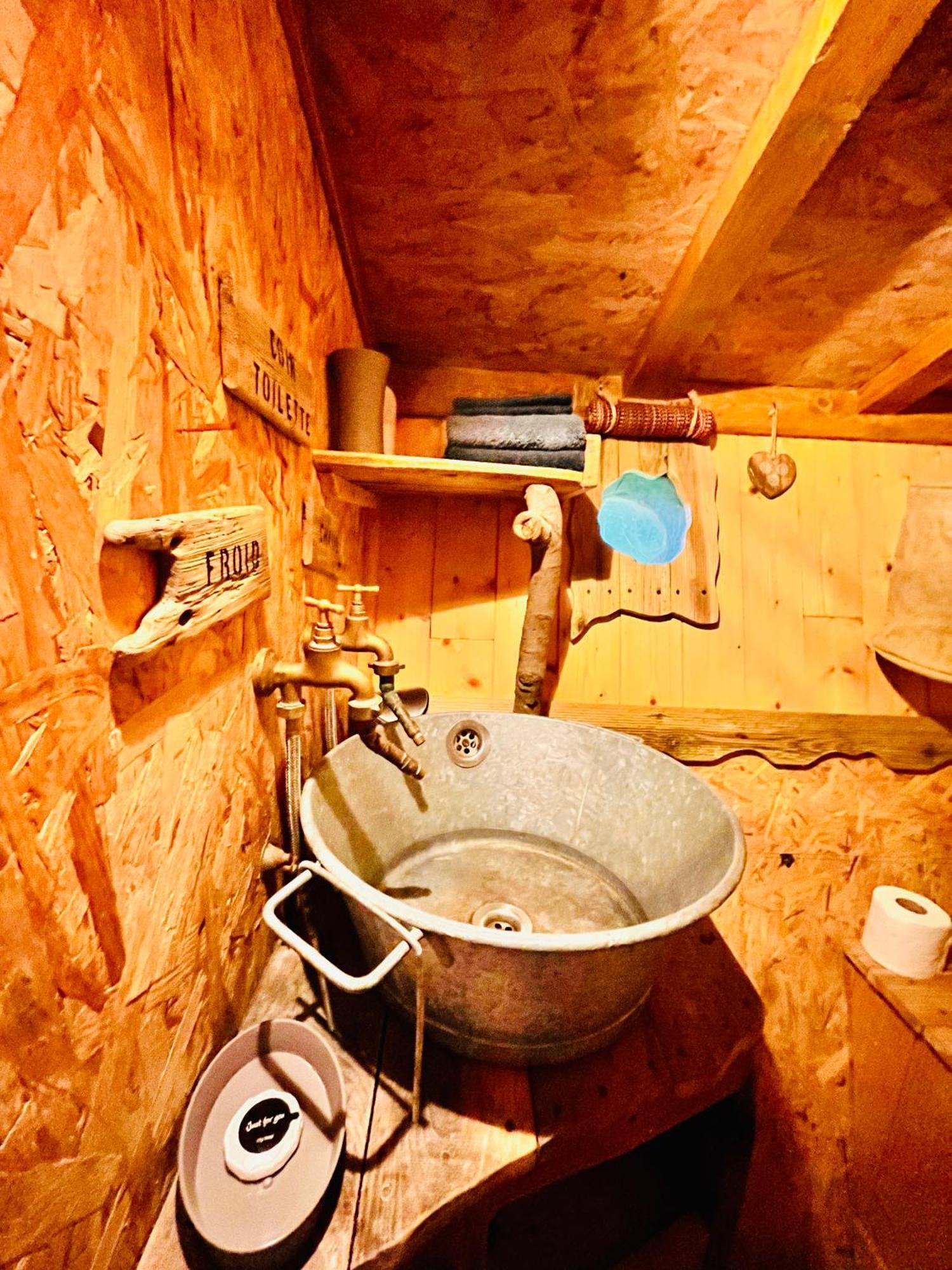 La Cabane Perchee Du Trappeur Écrainville Eksteriør bilde