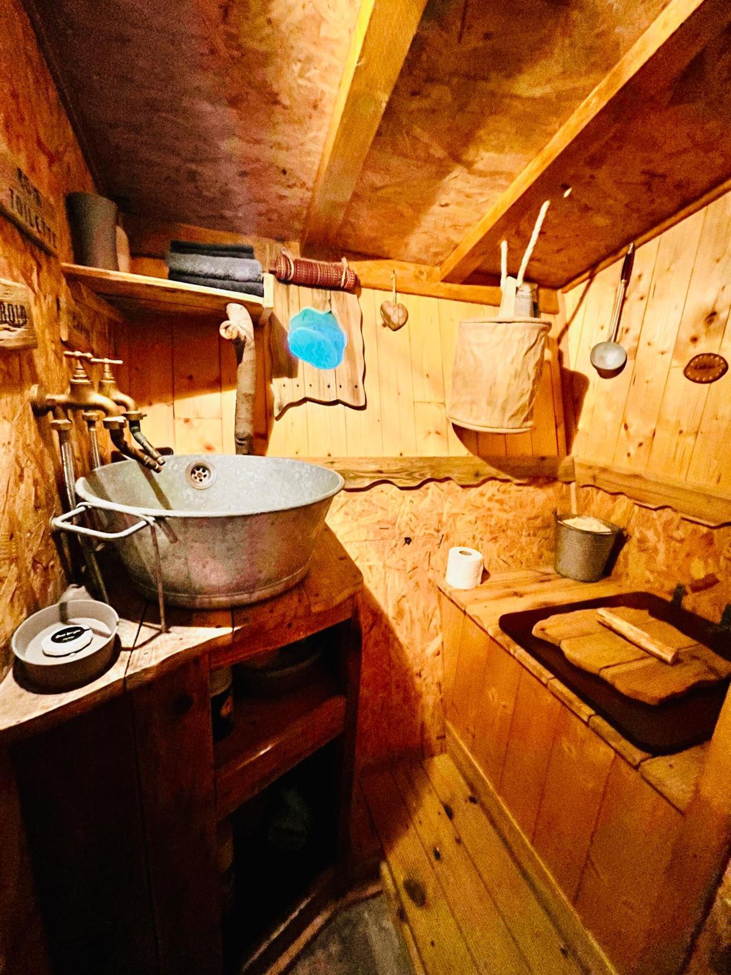 La Cabane Perchee Du Trappeur Écrainville Eksteriør bilde