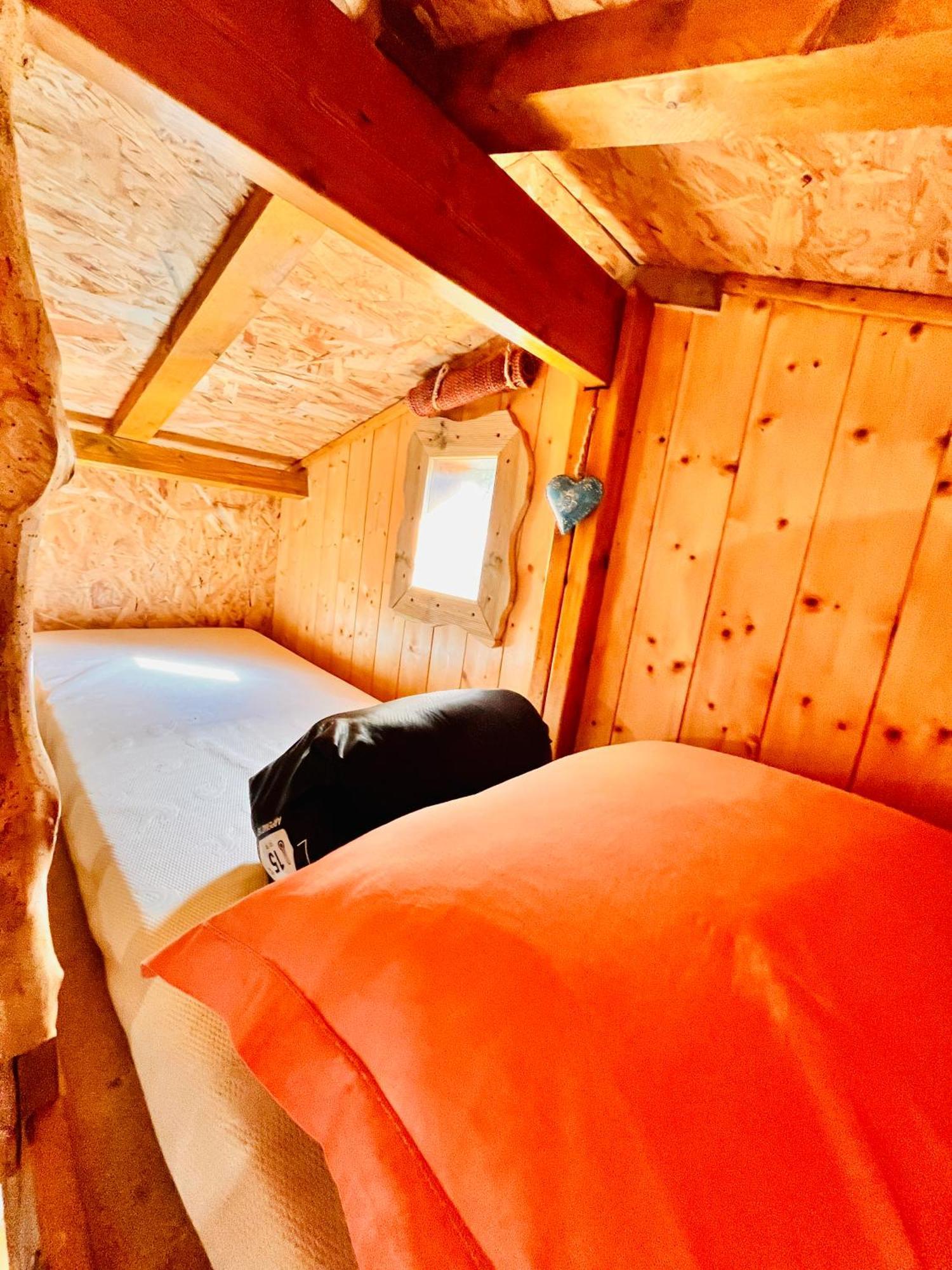 La Cabane Perchee Du Trappeur Écrainville Eksteriør bilde