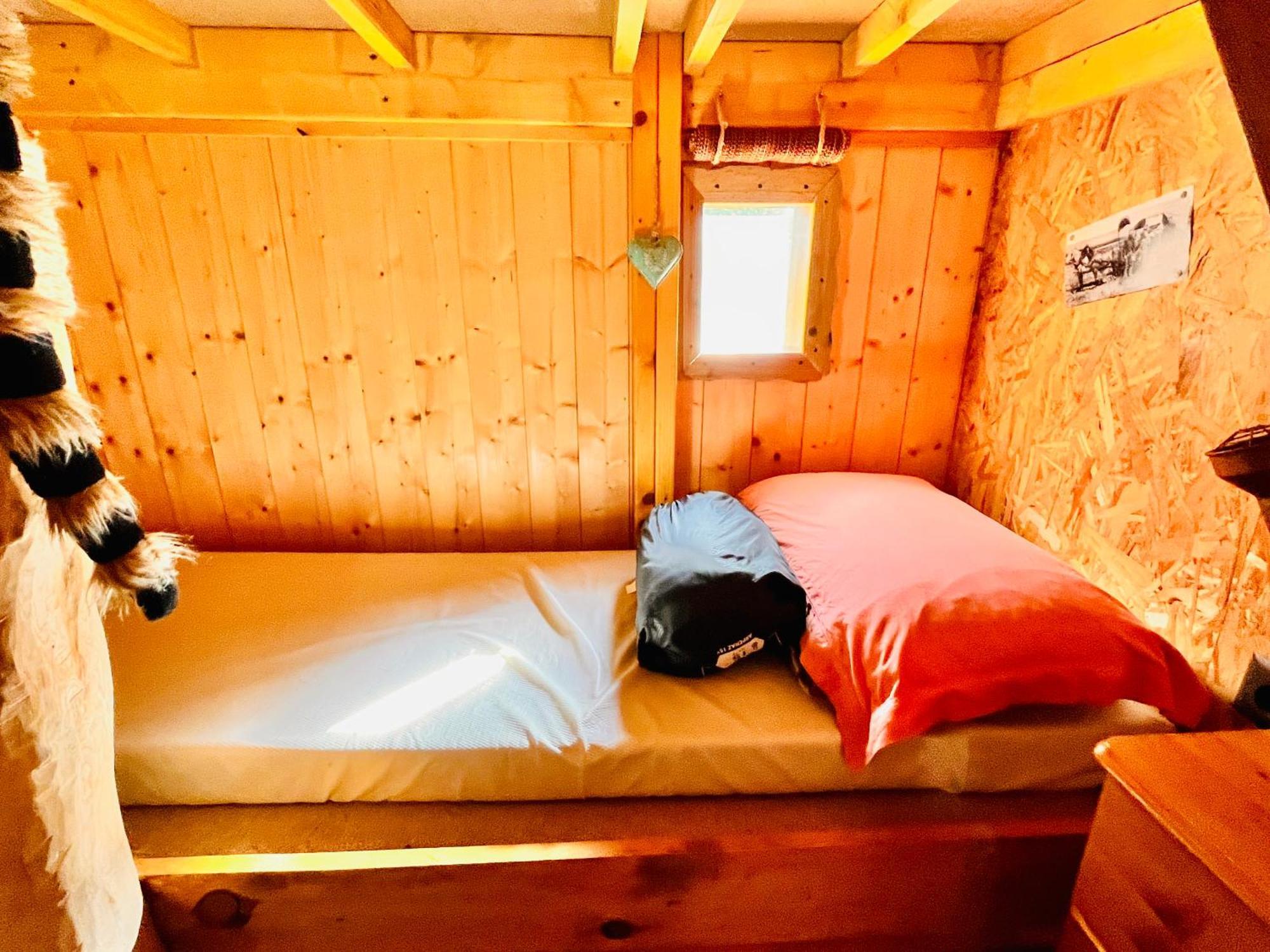 La Cabane Perchee Du Trappeur Écrainville Eksteriør bilde
