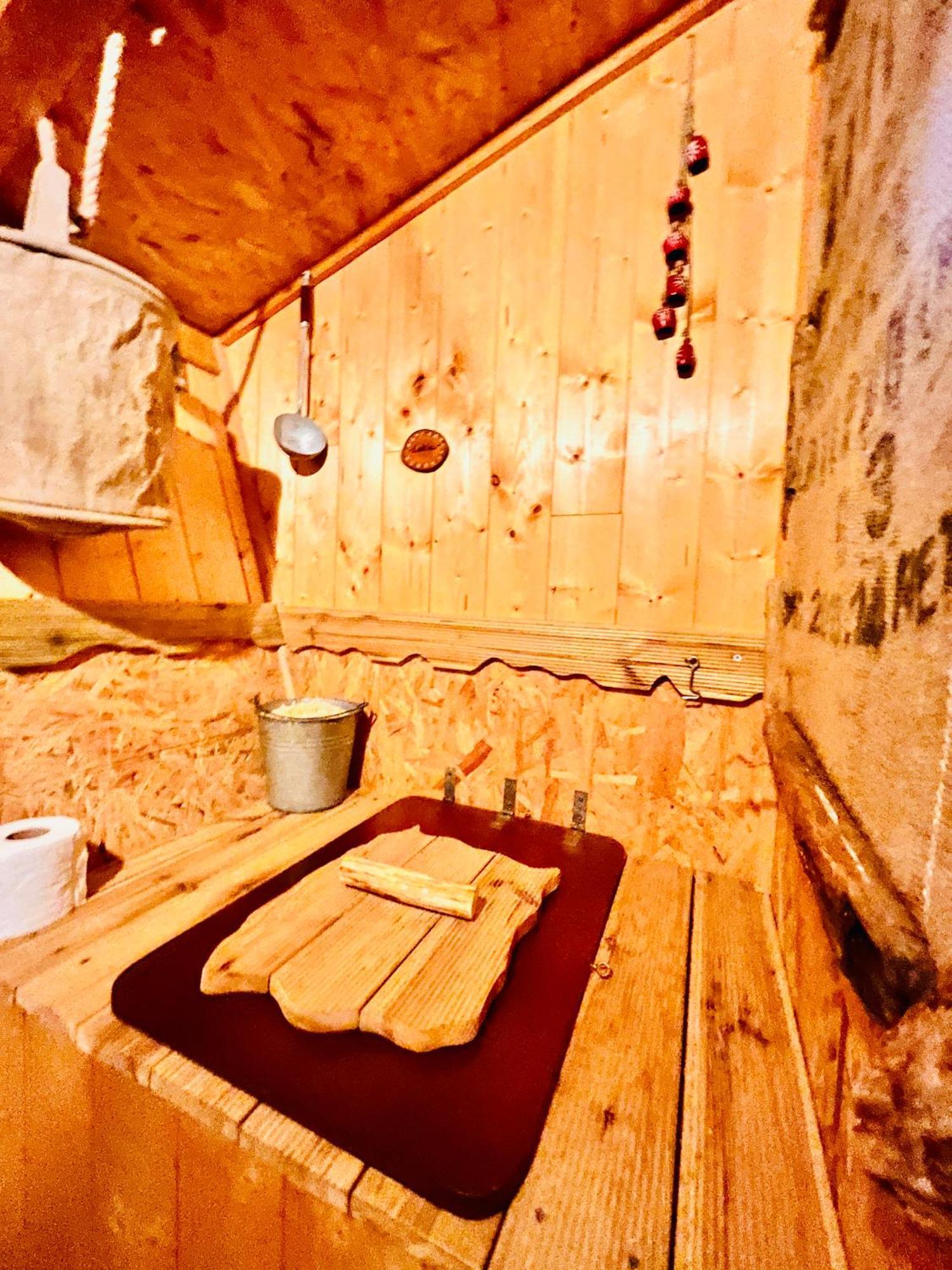 La Cabane Perchee Du Trappeur Écrainville Eksteriør bilde